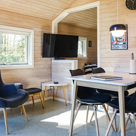 Pet Friendly In With Kitchen